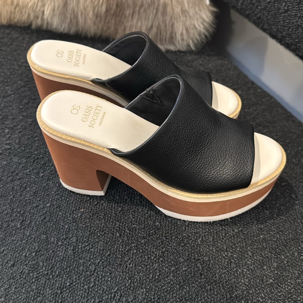 Oasis Society clog